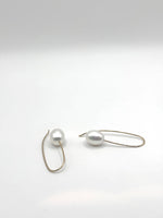 Gold Earrings with Oval White Pearl